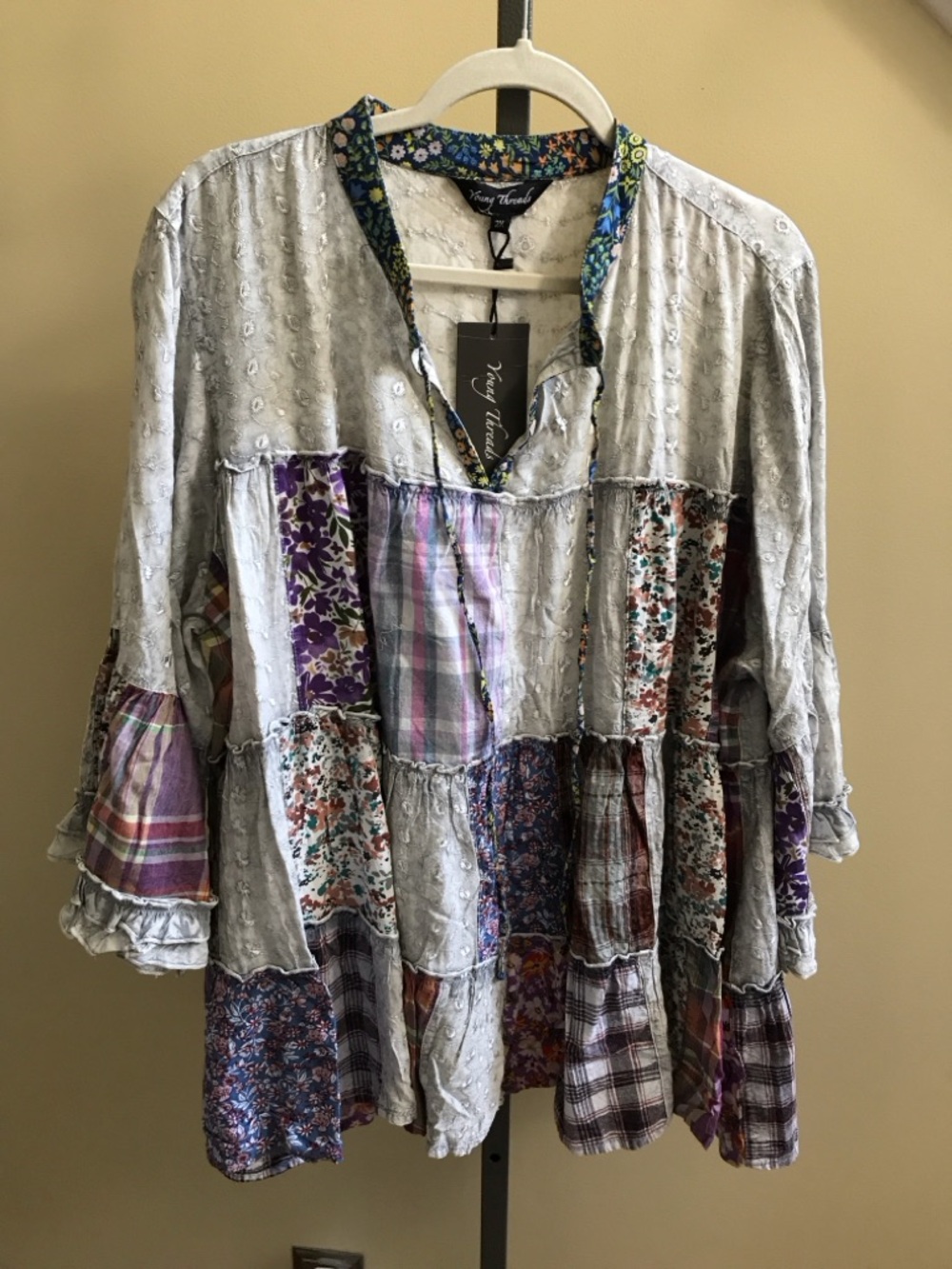 YOUNG THREADS NWT Top Grey Floral Tiered Size Large Xlarge 1X 2x